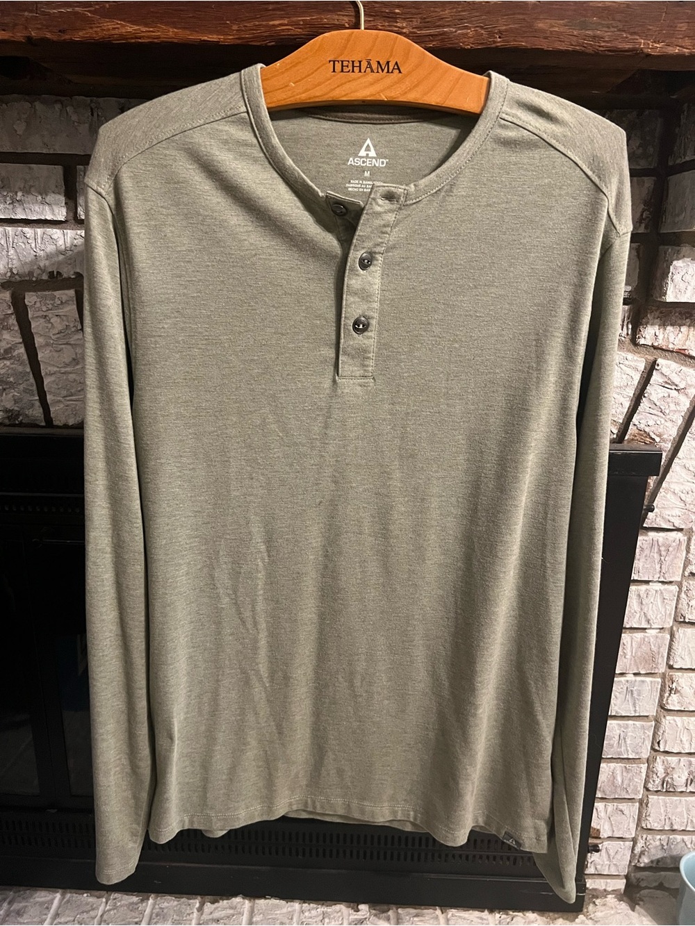 Ascend Men's Long-Sleeve Henley Shirt in Olive